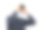 一名白人男子戴着面具，在白色背景上显示出孤立的痛苦手势图片下载