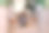 一个小女孩在户外的楼梯上打扮成女巫的特写镜头图片下载