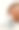 一个穿着外套、戴着墨镜的美丽白人女子在外面摆姿势的垂直镜头图片下载