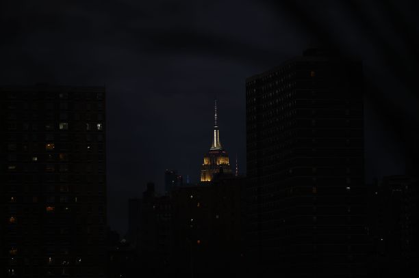 纽约帝国大厦夜晚的美丽照片图片下载