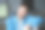 正面的白人自由职业者的肖像，期待在家庭办公室图片下载