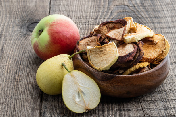 木盘上的干果图片下载