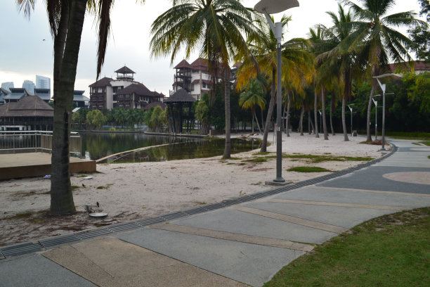 人行道和自行车道很窄图片下载