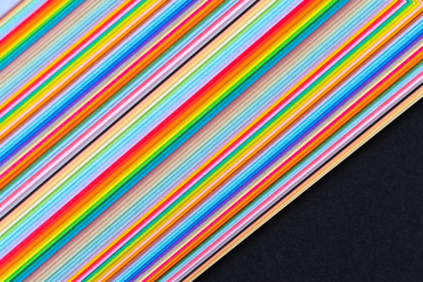 重叠的彩色折纸图片下载