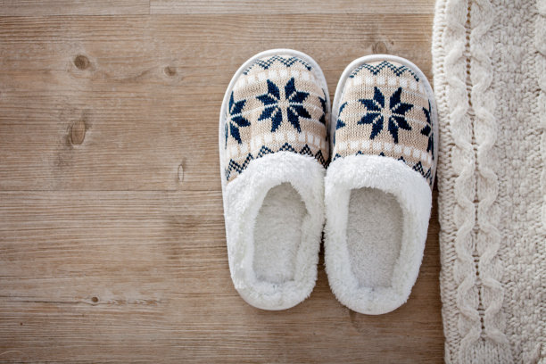 木地板上的拖鞋图片下载