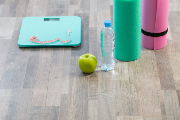 木质地板健身垫，健康运动理念图片下载