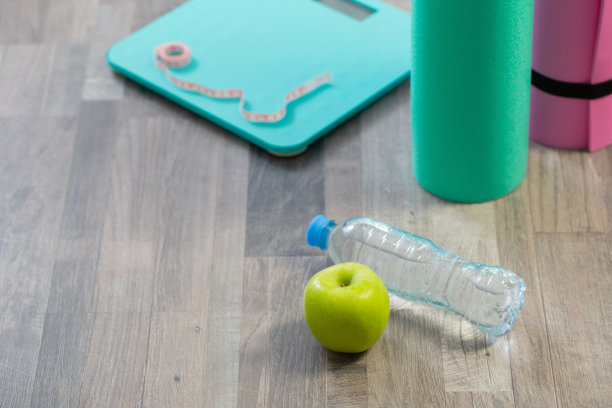 木质地板健身垫，健康运动理念图片下载