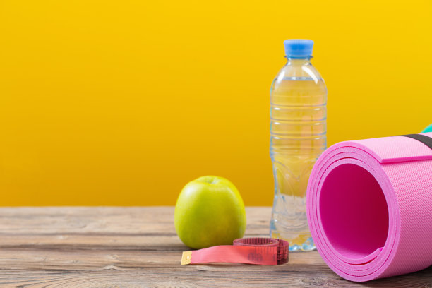 粉色木质健身垫，健康运动理念图片下载