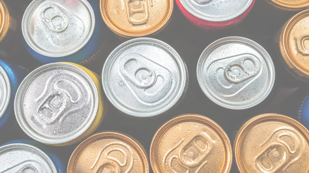 铝罐组，冷饮。前视图。图片下载