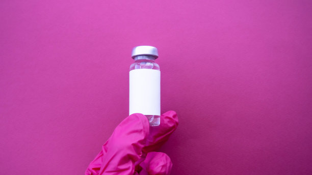 针对病毒的血液疫苗空白白色标签样本的文本在实验室。布局。医学概念。图片下载