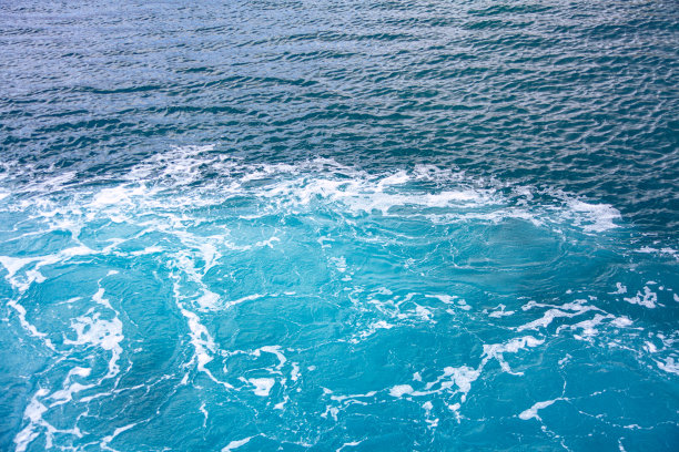 蓝绿色的海水图片下载