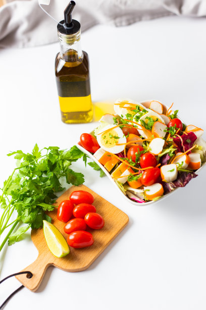 这是盛在碗里的美味新鲜欧西娜沙拉的特写图片下载