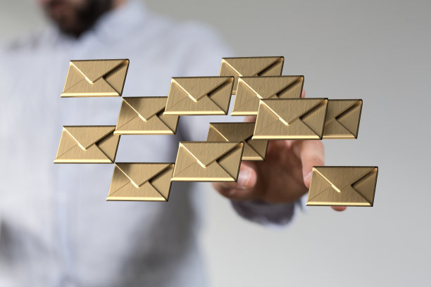 电子邮件符号和网络通信的3D渲染与模糊的背景图片下载