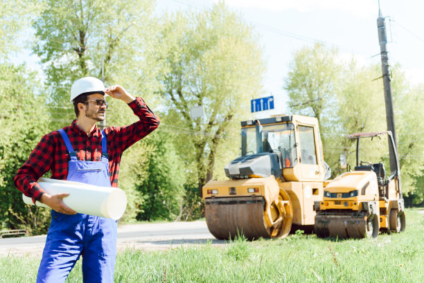 工程建设公司，正在建设一条新的道路图片下载