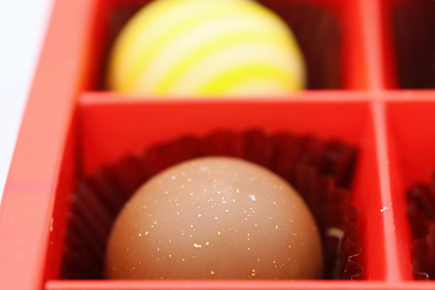 令人垂涎欲滴的彩色巧克力特写图片下载