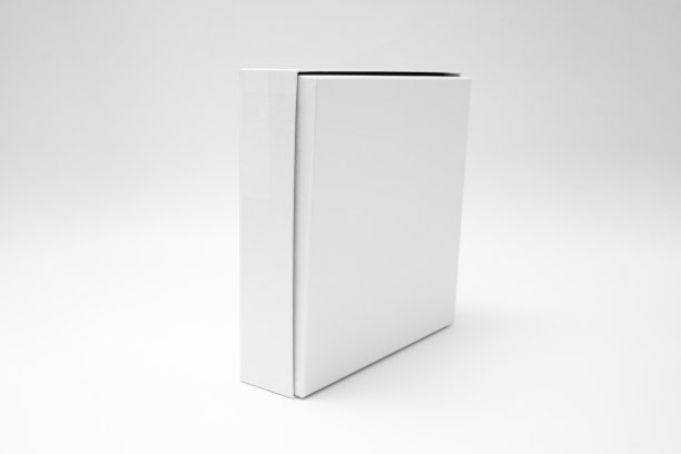 白色纹理的盒子，白色背景上的礼物模型。高分辨率照片。空白白色产品包装盒实物模型。容器，白色包装模板。纸箱。图片下载
