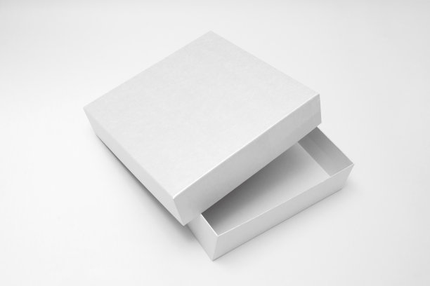 白色纹理的打开盒子，白色背景上的礼物模型。高分辨率照片。空白白色产品包装盒实物模型。容器，白色包装模板。纸箱。图片下载