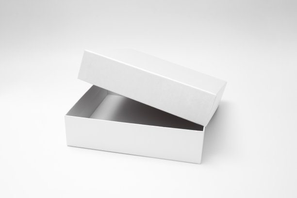 白色纹理的打开盒子，白色背景上的礼物模型。高分辨率照片。空白白色产品包装盒实物模型。容器，白色包装模板。纸箱。图片下载