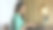 漂亮的西班牙女人在笔记本电脑上工作图片下载