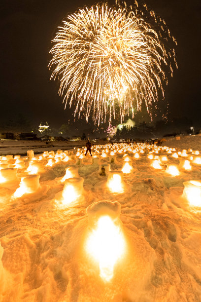 秋田雪灯笼冬季节庆烟花图片下载