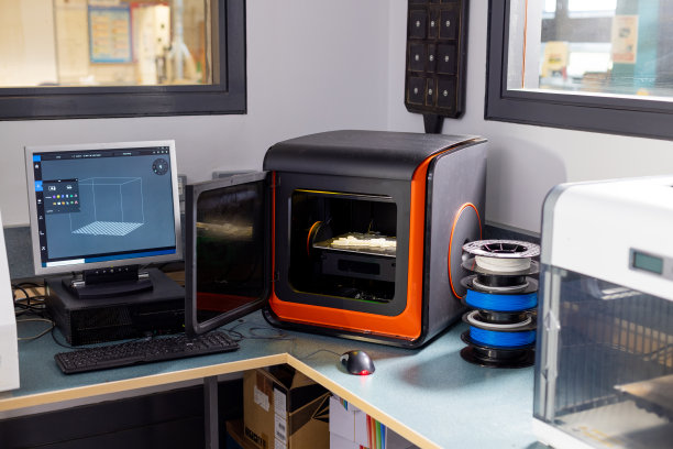 3D打印机在学校技术实验室图片下载