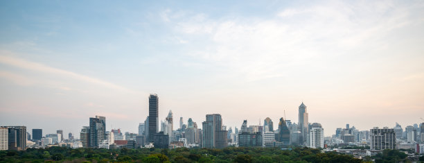 大都市中心的城市景观和高层建筑。市中心商业区全景。图片下载