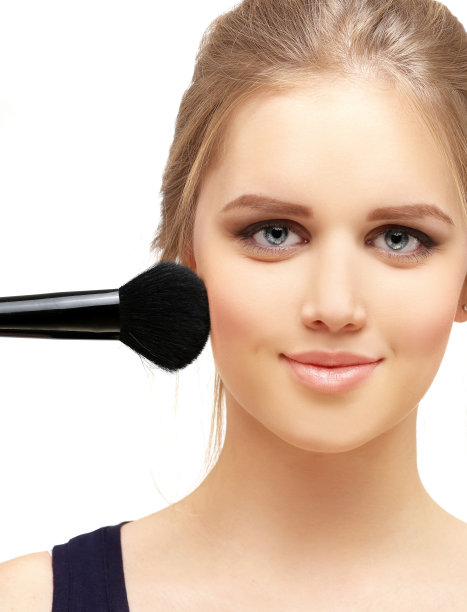 上妆，修容。给女人化妆。图片下载