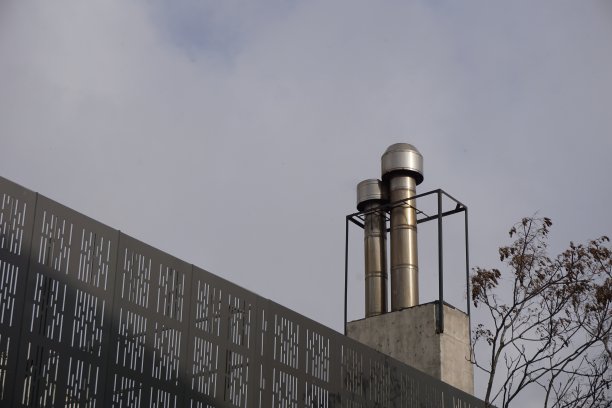 大烟囱，工业工厂的烟囱图片下载