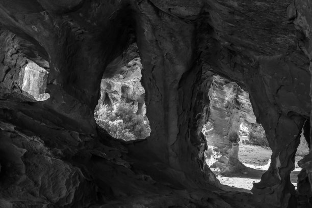 从主Stadsaal洞穴内观看。单色图片下载