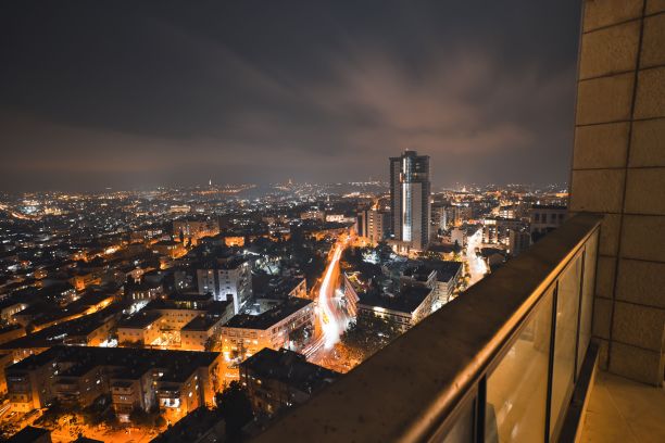 耶路撒冷夜景（广角照片，长曝光）图片下载