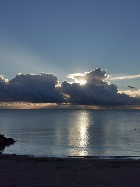 日出在地中海海岸，西班牙图片下载