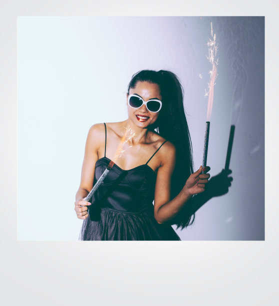 年轻女子庆祝图片下载