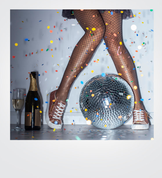 派对上女人腿的即时摊位照片图片下载