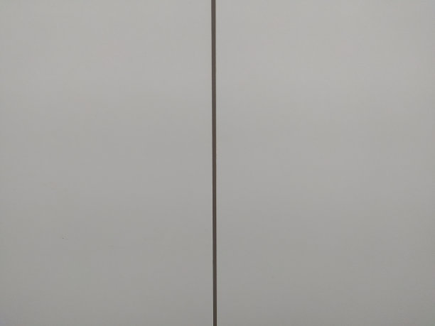 白色的门封闭的柜子图片下载