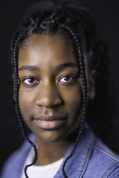 黑色青春期前，定型的头发图片下载