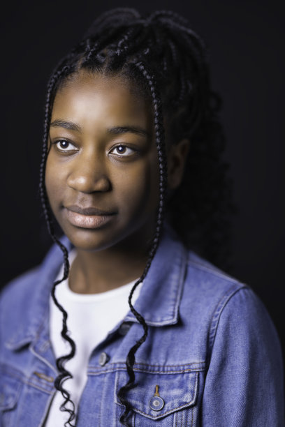 黑色青春期前，定型的头发图片下载