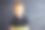 年轻的金发孩子，举着支持和平的标语，不要战争，孩子希望和平的生活图片下载