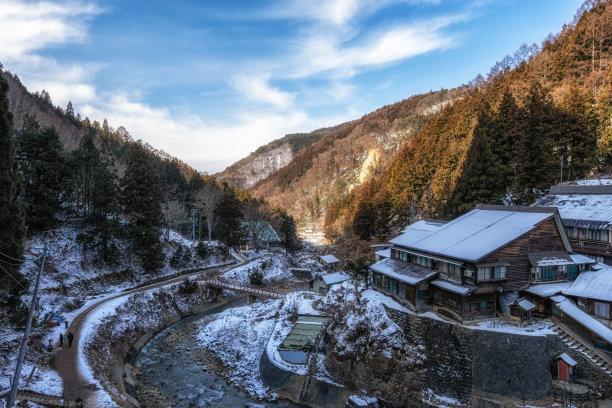 通往地狱谷猴子公园的山景图片下载