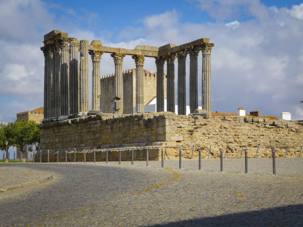 葡萄牙埃武拉的罗马神庙图片下载