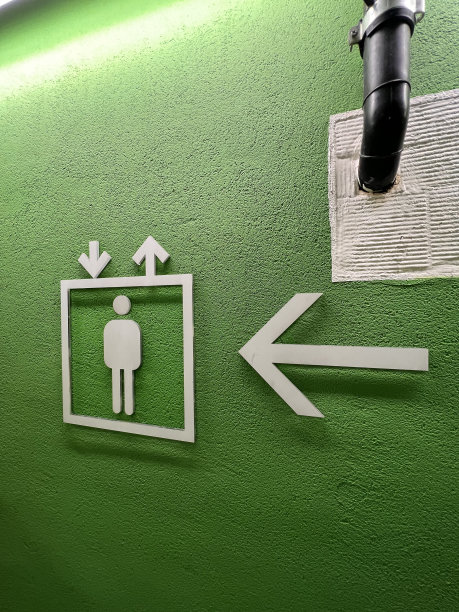 购物中心的地下停车场图片下载