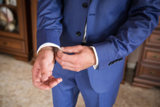 优雅的新郎图片下载