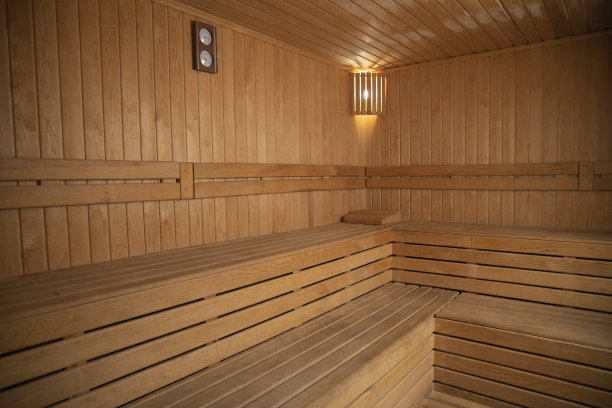 度假胜地的木制桑拿浴室图片下载