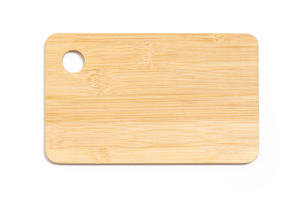 木制砧板孤立在白色背景上。图片下载