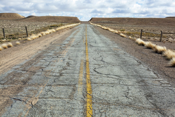 废弃的公路图片下载