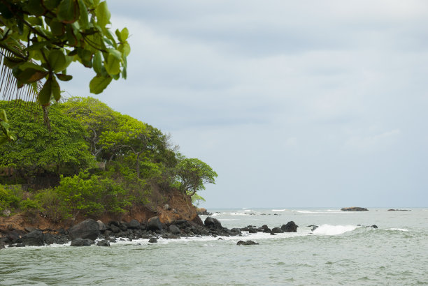 风暴面向萨尔瓦多的科巴诺斯海滩图片下载