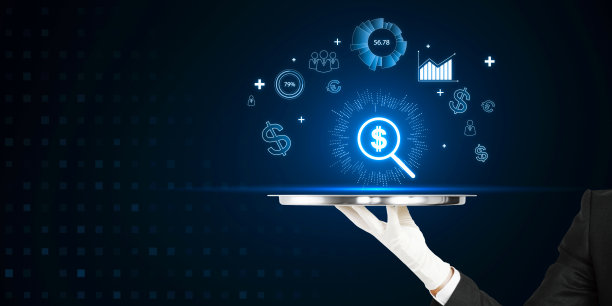 交易，投资和金融服务的概念与数字美元符号在放大镜包围的股票市场图标上面的金属托盘在黑暗背景与空的地方，模型图片下载