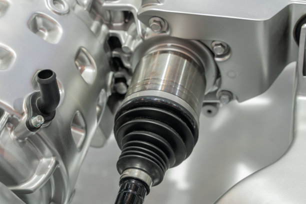 详细特写的电动汽车电机组件与发动机连接图片下载