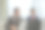 在笔记本电脑上工作的混血黑人商人图片下载
