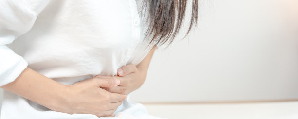 胃痛，亚洲女性出现腹痛、消化不良、胃炎、月经痉挛、肠胃胀气、腹泻、腹胀、结肠癌、腹部炎症等问题，患有食物中毒、腹部图片下载