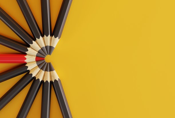 黑色蜡笔排成半圆形，一只红色蜡笔。图片下载